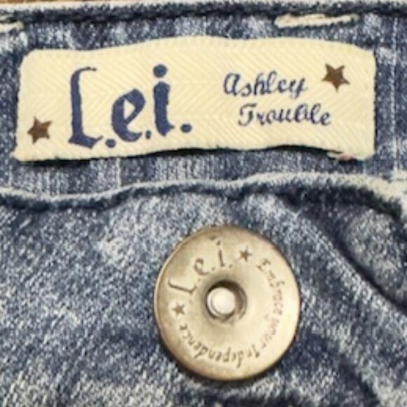 L.e.i. Ashley Trouble Mini Denim Skirt Juniors 13 Cotton Spandex Blend - Picture 2 of 8